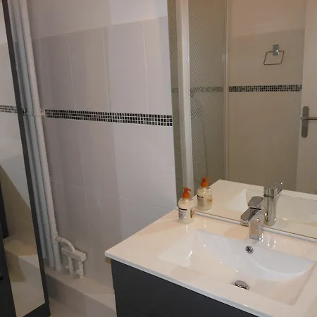Apartment 82